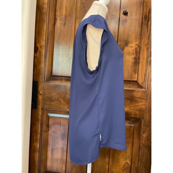 DR2 Blue Crepe Short Sleeve Pleated Blouse Size Medium - Picture 2 of 6